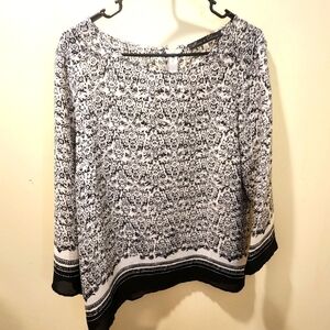 ROSE & OLIVE White and Black light weight relaxed bohemian top size L